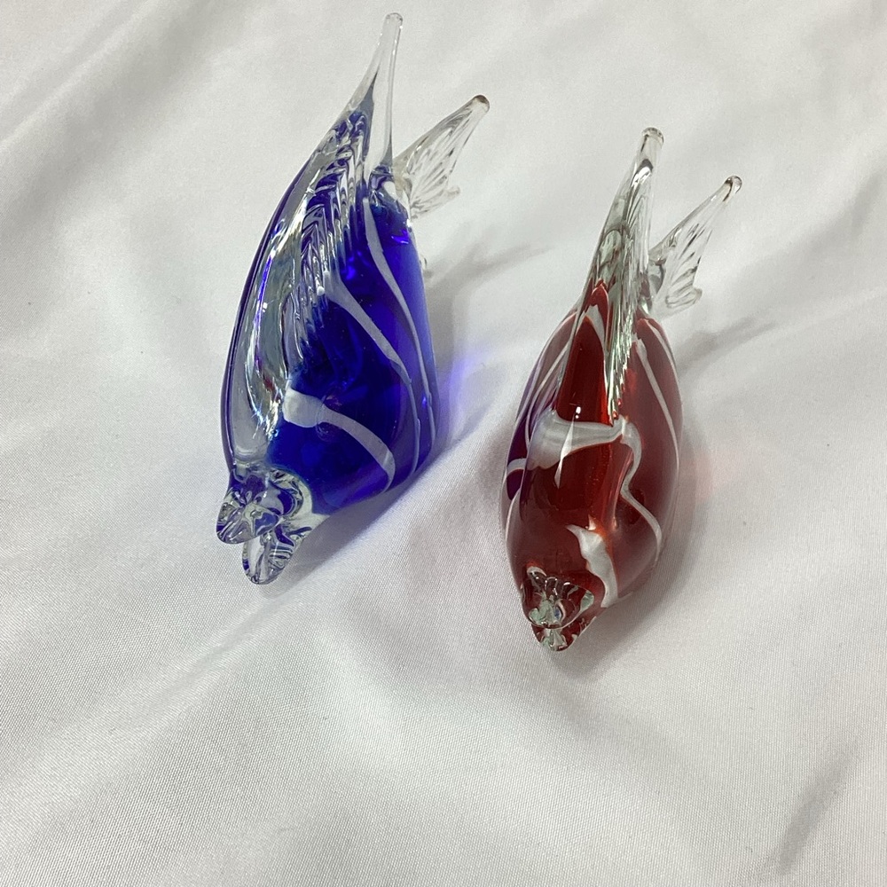 Glass Fish Figurines in Red and Blue Art Glass Fish Paperweights Decor - Picture 4 of 15